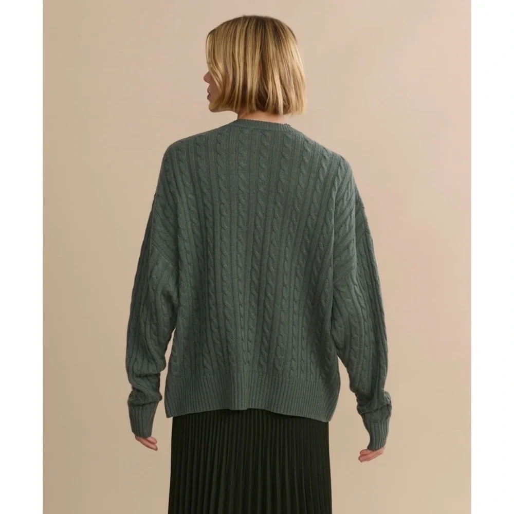 JENNI KAYNE Nell V-Neck Cable Knit Sweater in Pine XS - Picture 4 of 14